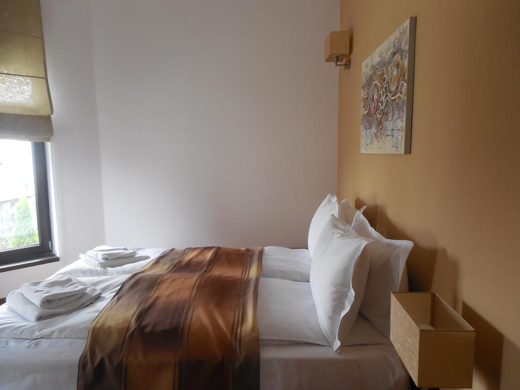 Villa Annalia - Rooms To Rent Bacău Eksteriør bilde